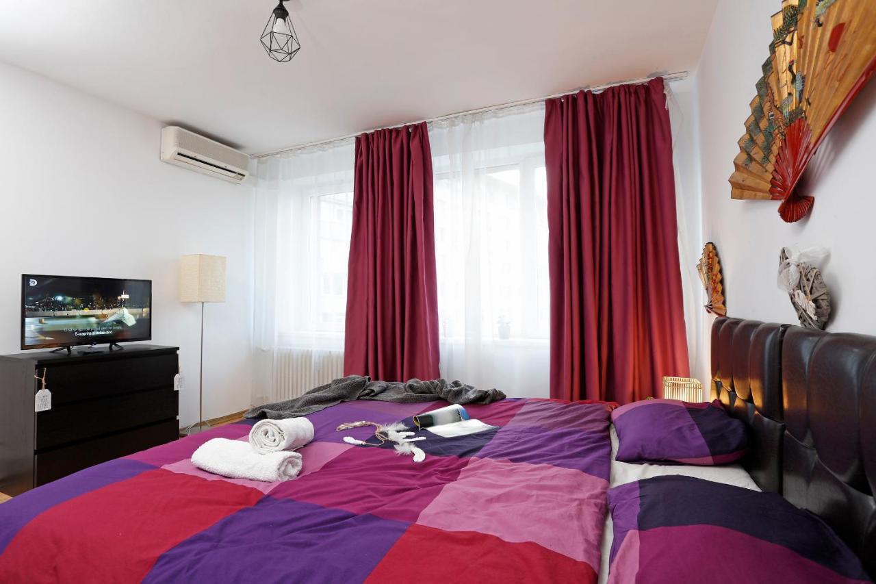 Central Apartment Very Close To Old City Bukarest Kültér fotó