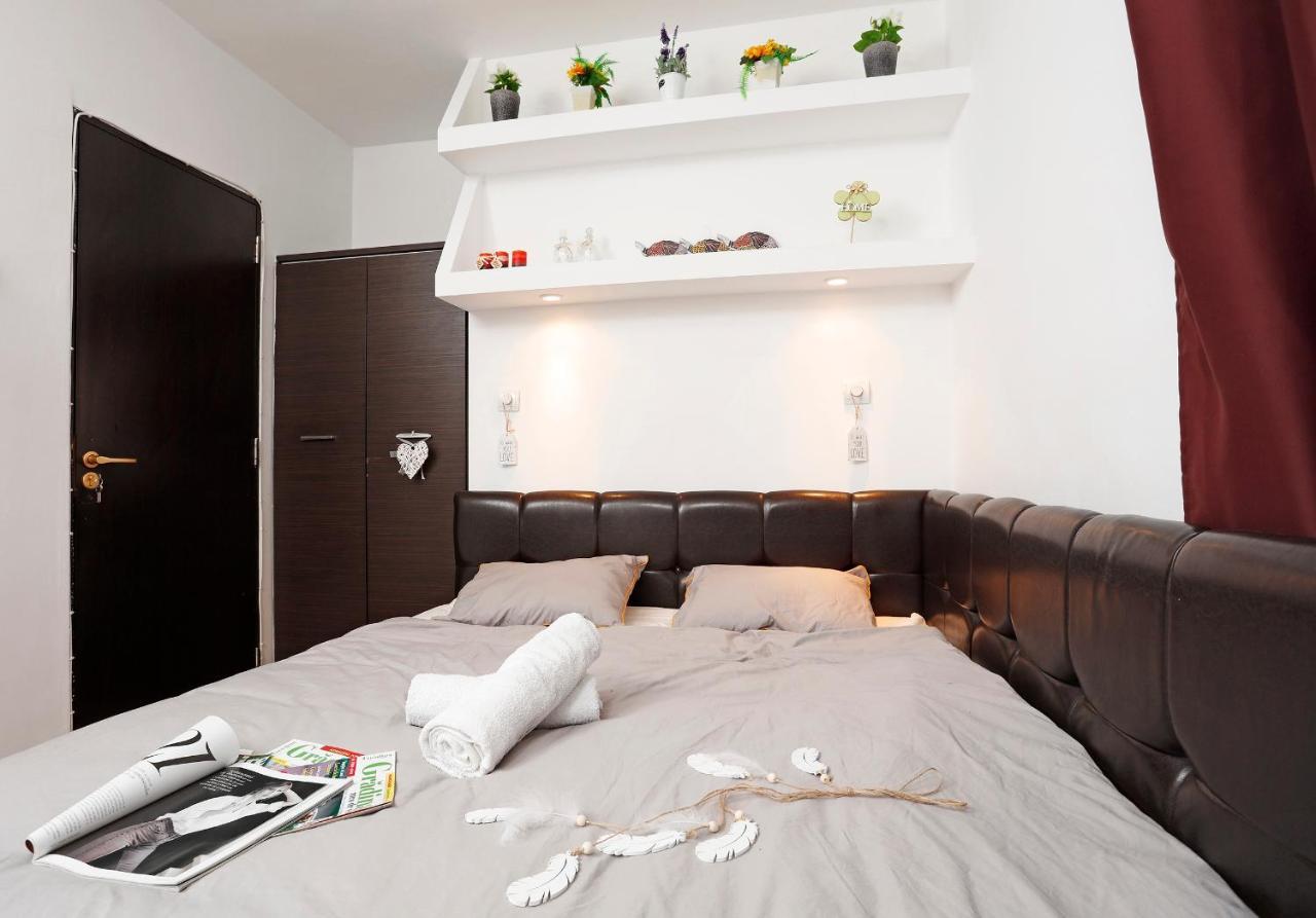 Central Apartment Very Close To Old City Bukarest Kültér fotó
