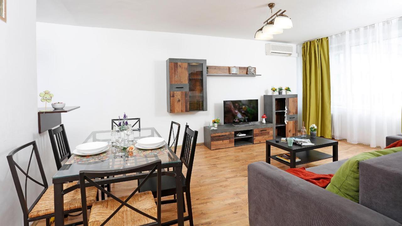 Central Apartment Very Close To Old City Bukarest Kültér fotó